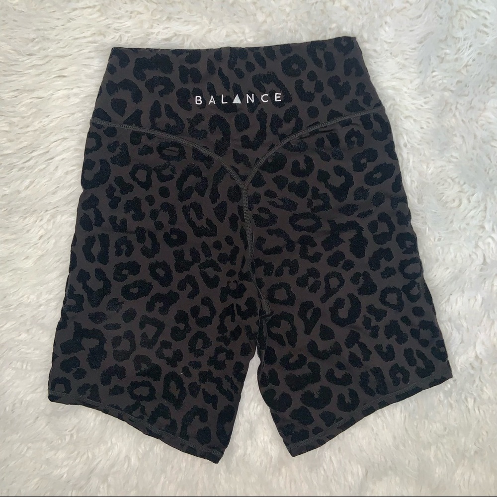 🖤 BALANCE ATHLETICA SHORTS 🖤